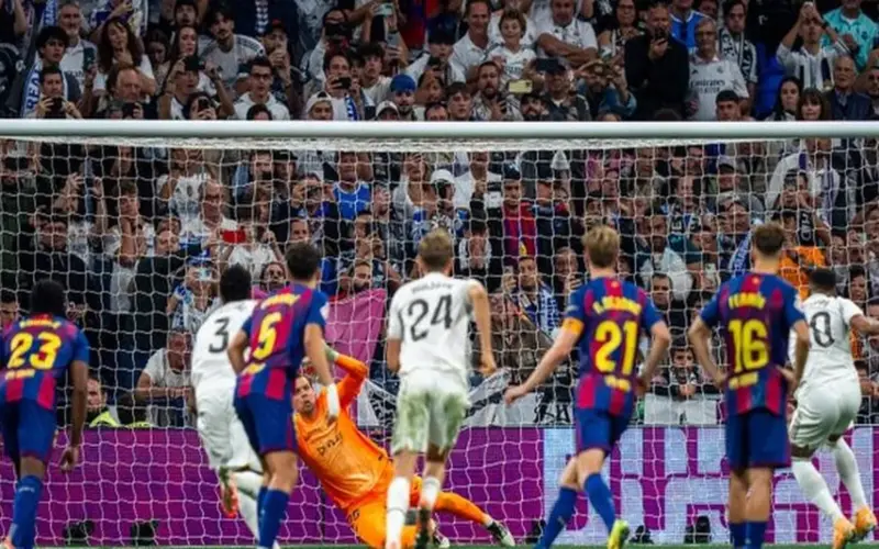 موقف برشلونة وريال مدريد في جدول ترتيب الليغا الإسبانية